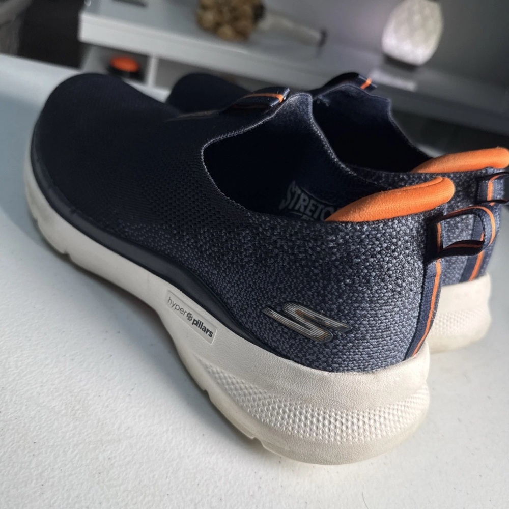 Skecher Go Walk 6 Sneaker Air Cooled Gogo Mat Shoes  Size 12 216202